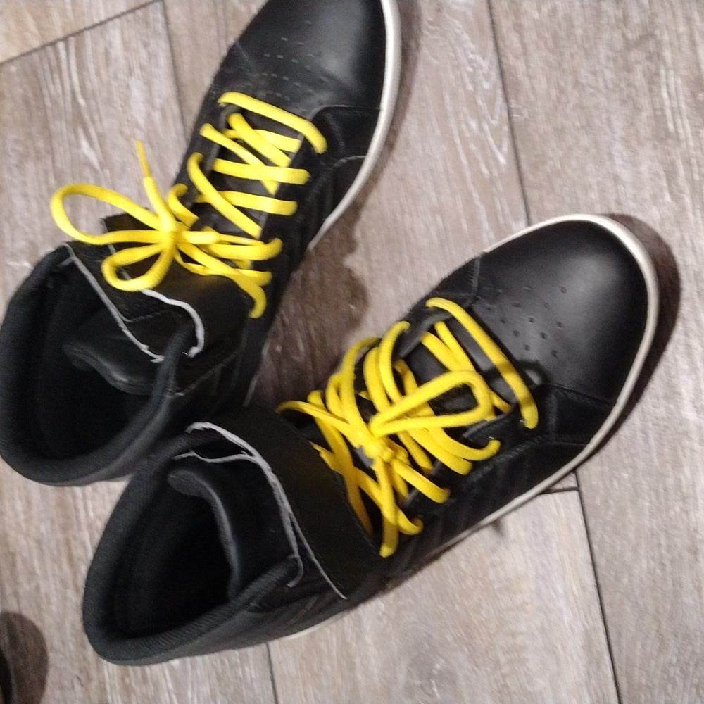 Influence mens black sneakers with yellow laces. In great condition. Size 8